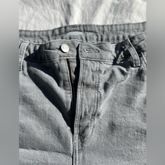 Old Navy distressed shorts. Size 18, gray - Picture 5 of 8